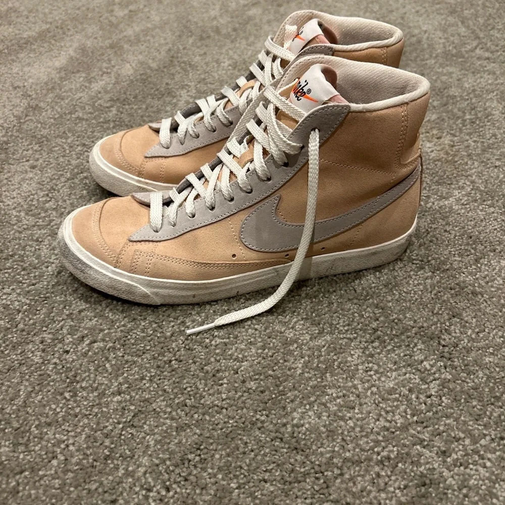 Women’s size 9 custom pink and grey nike blazers - Picture 4 of 4